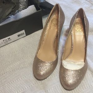 NWT Vince Camuto Sariah Champagne Glitter Pumps